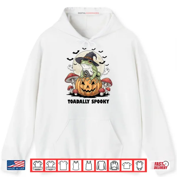 Hoodie Toadally Spooky Funny Halloween Frog On Pumpkin with Bats Shirt